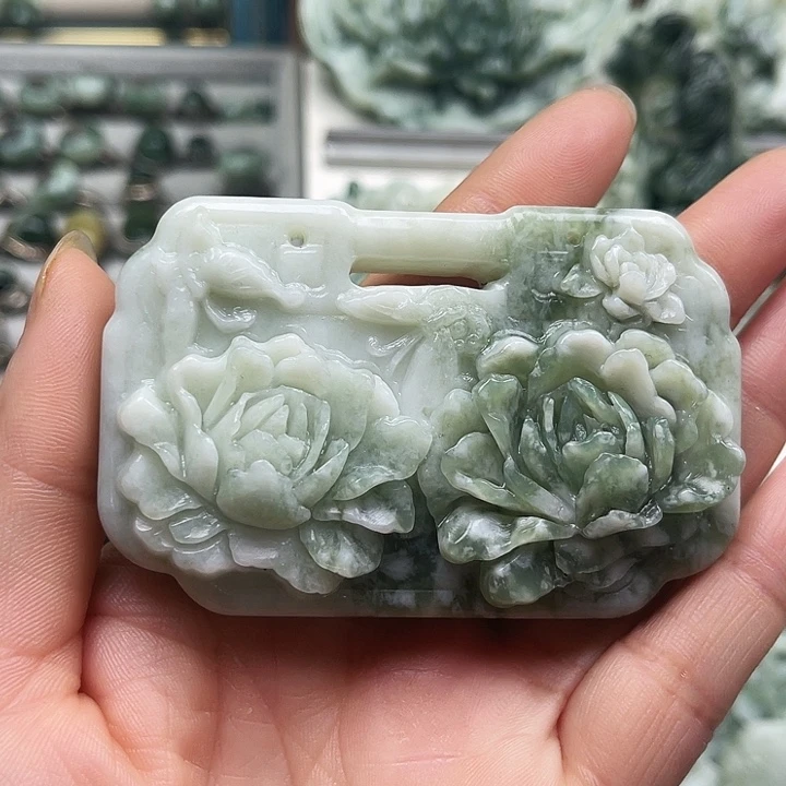 透闪石-蛇纹石玉颈饰未镶嵌天**莲