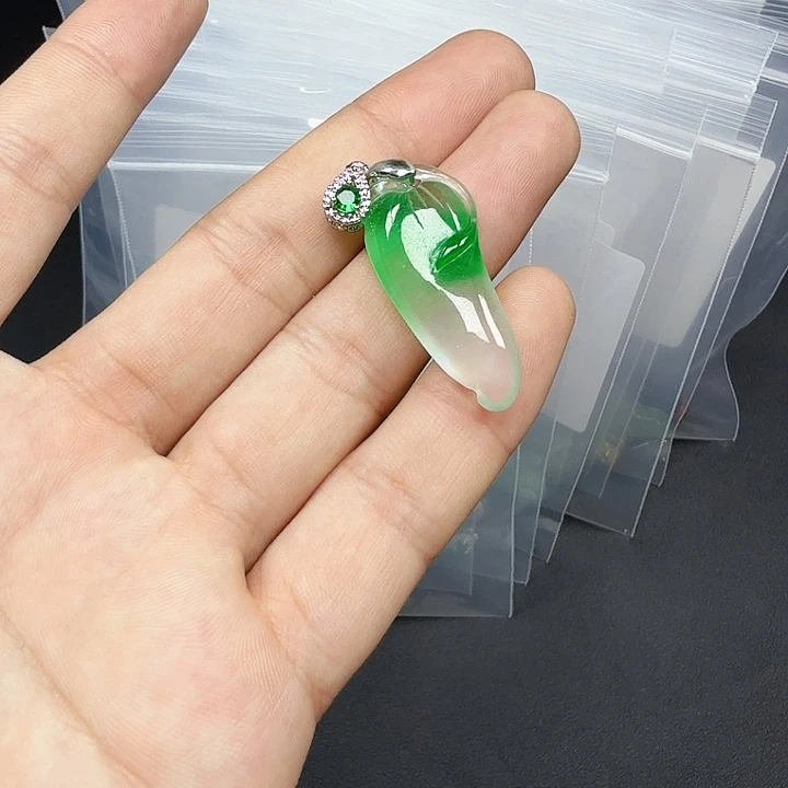 翡翠未镶嵌颈饰30