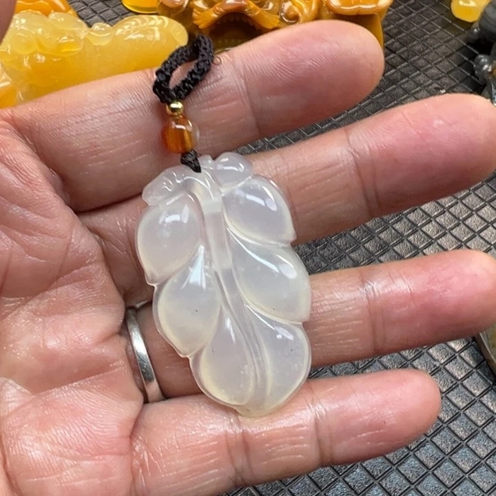 石英质玉（黄龙玉）颈饰未镶嵌