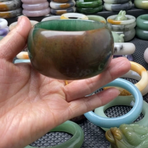 石英岩玉未镶嵌手镯