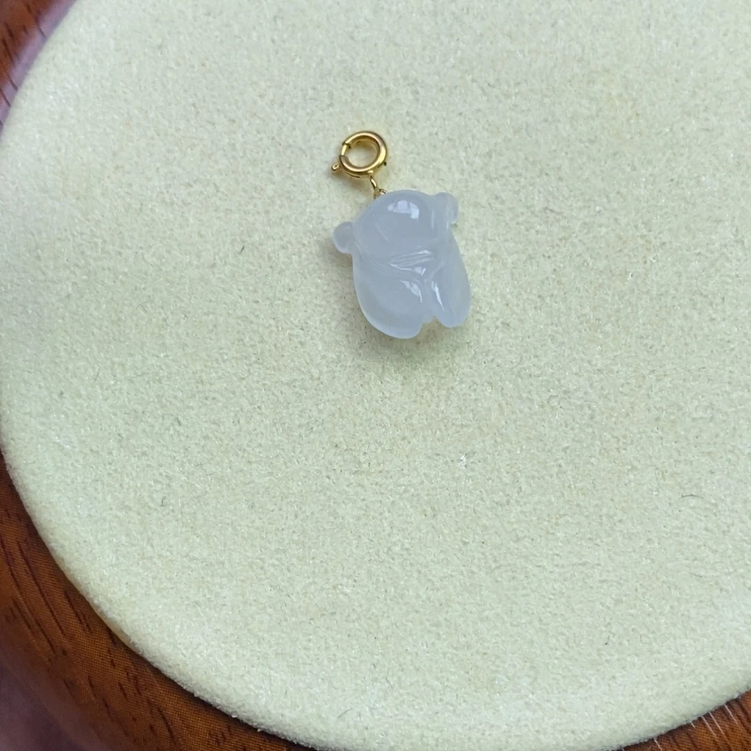 翡翠18K金镶嵌颈饰金蝉