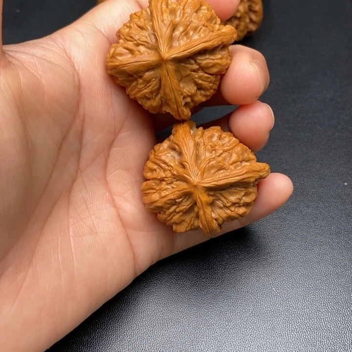 文玩核桃吊坠那*人三棱