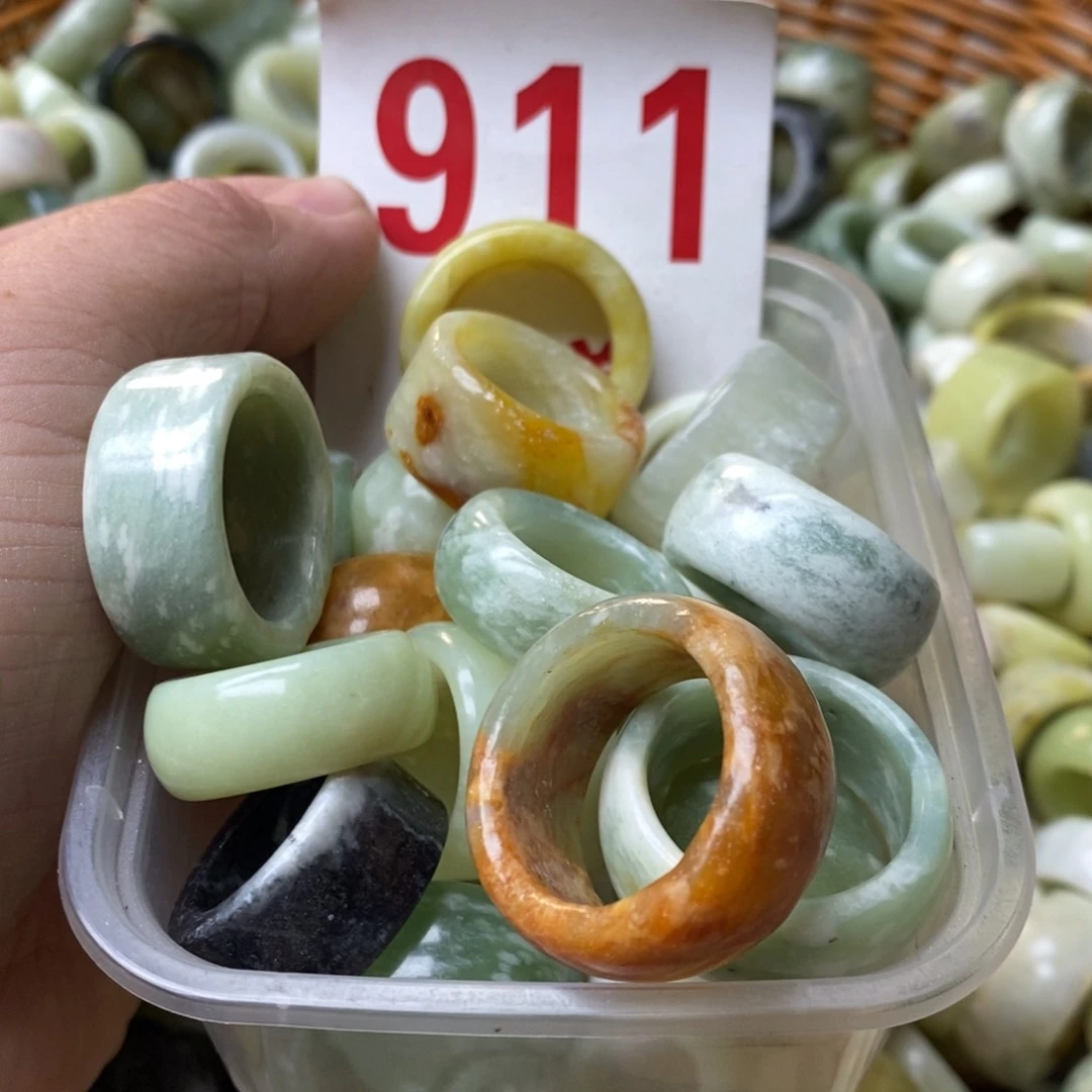 蛇纹石玉挂坠未镶嵌