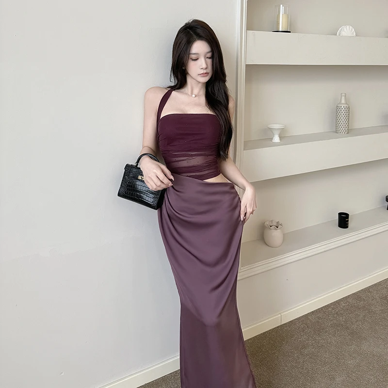设计感性感辣妹烫钻挂脖露腰连衣裙2025新款收腰修身显瘦包臀裙
