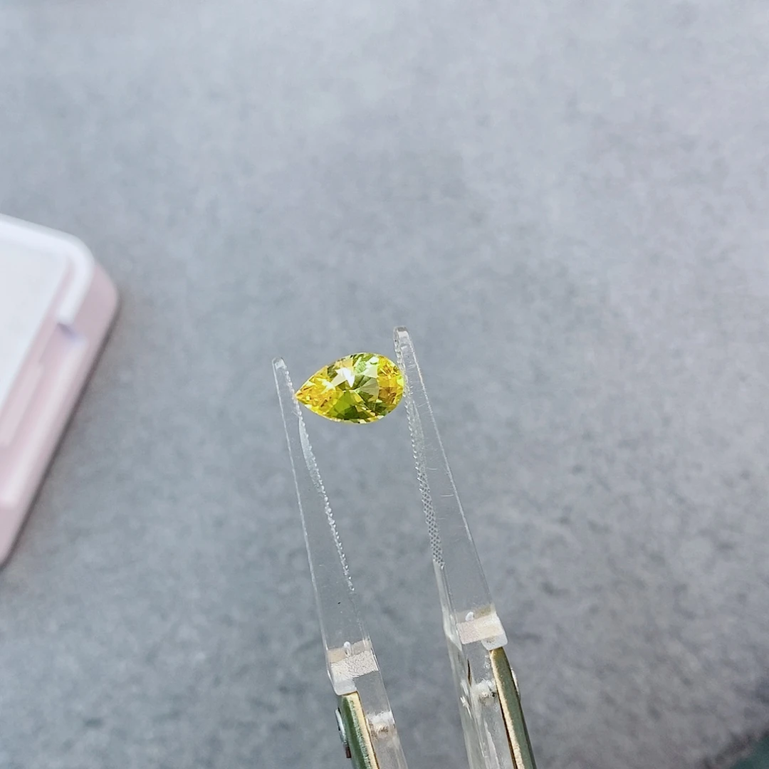 彩色蓝宝石裸石1.1ct 金丝雀