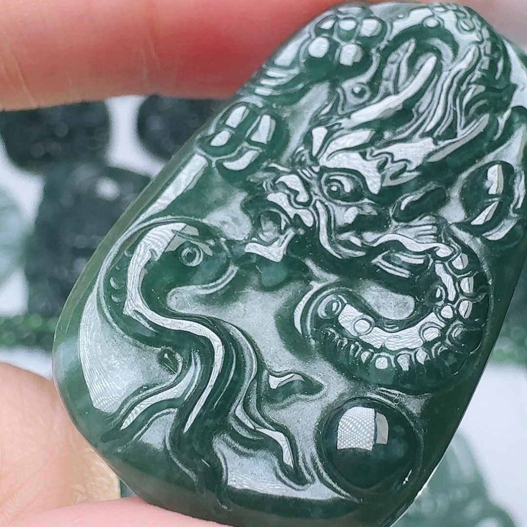 翡翠未镶嵌颈饰多样性发其一