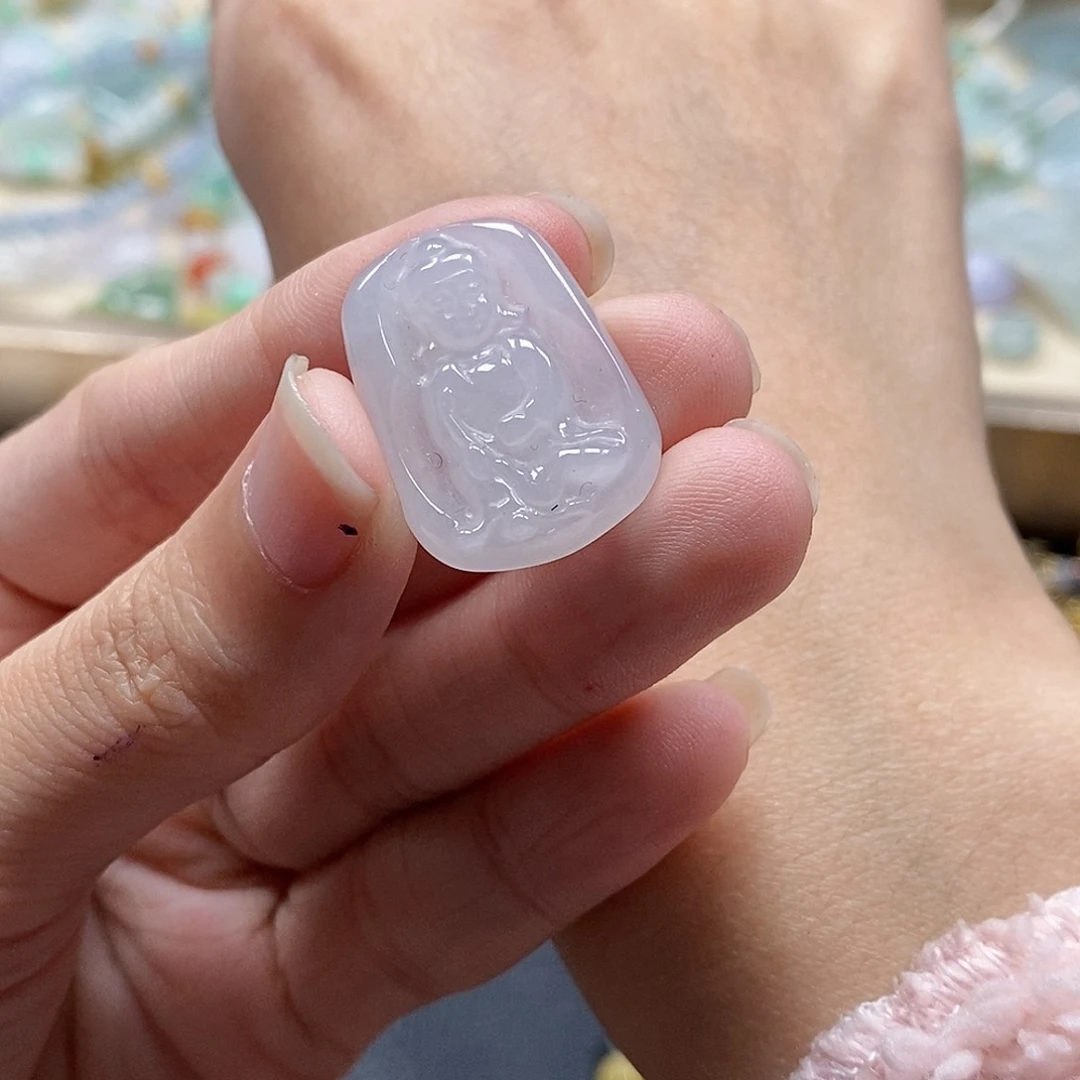 翡翠颈饰未镶嵌闪