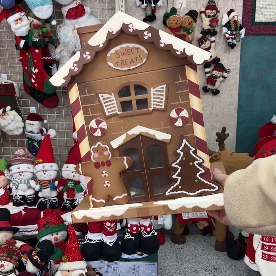 毛绒圣诞姜饼屋硬纸板