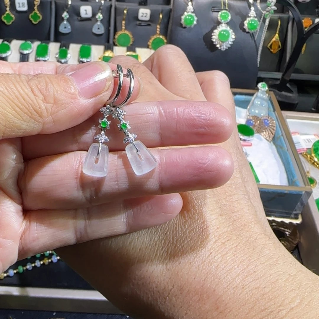 翡翠18K金镶嵌颈饰耳包