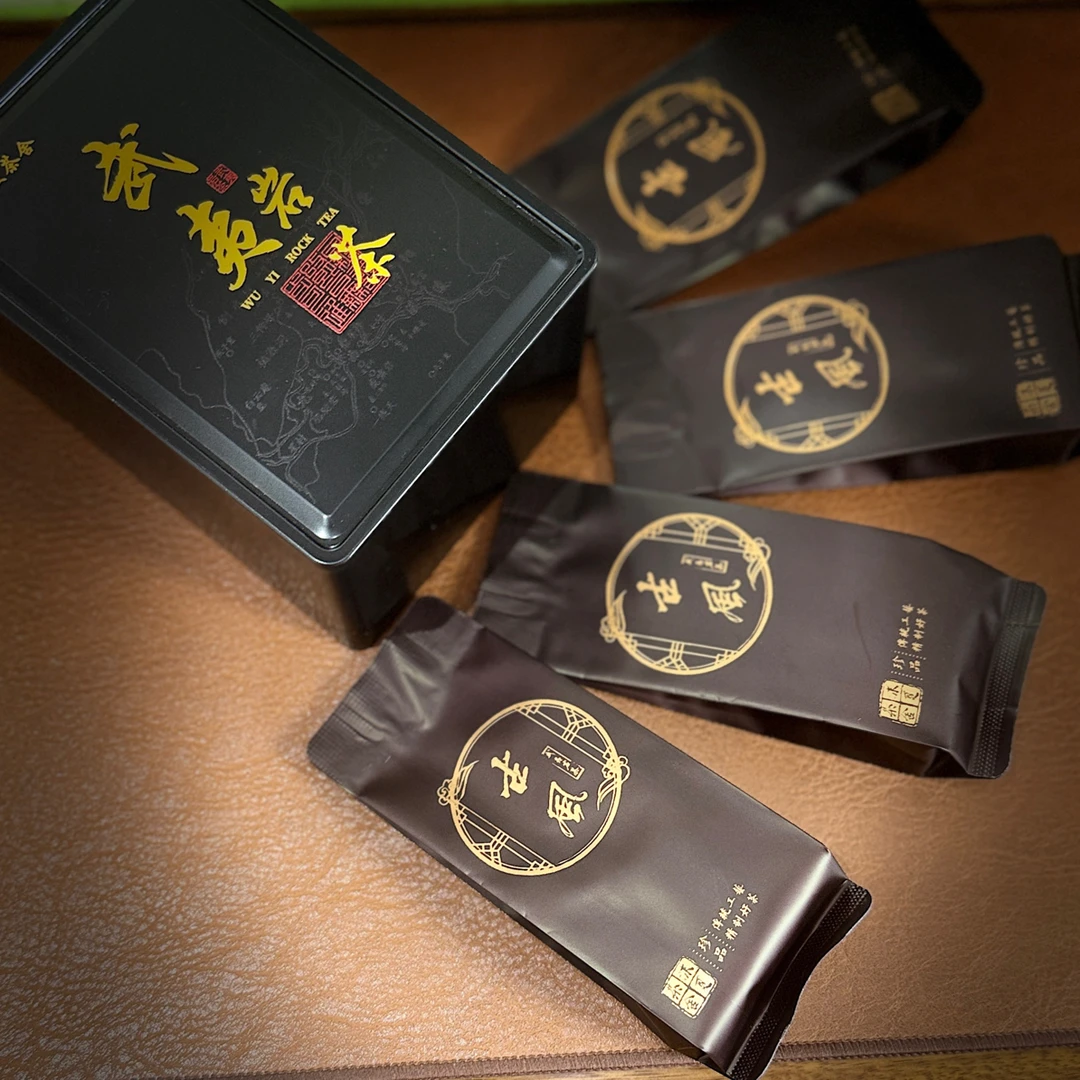 古风（2010年北斗） 老茶，口感醇厚温润，人参滋味，木质香，淡淡药香。