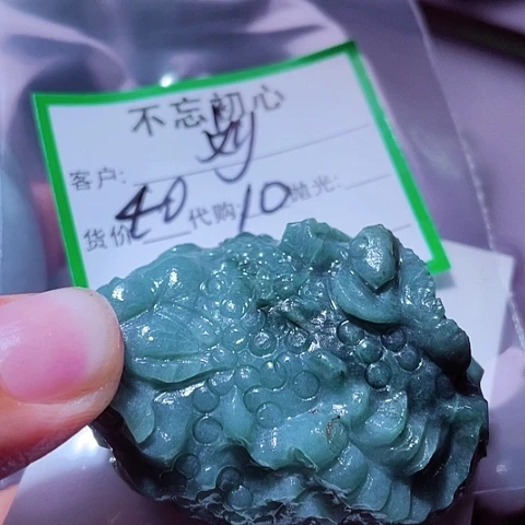 刘***全翡翠未镶嵌颈饰缅甸