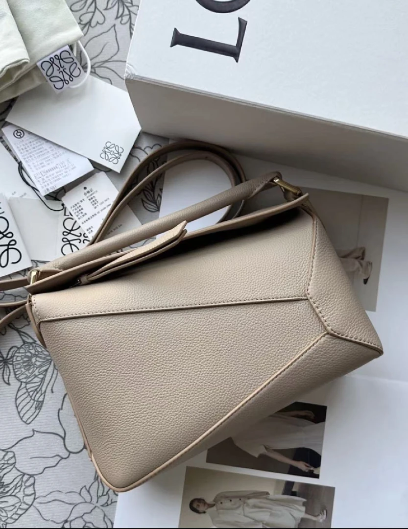 99新 LOEWE/罗意威 puzzle几何小号沙色斜跨包/优品