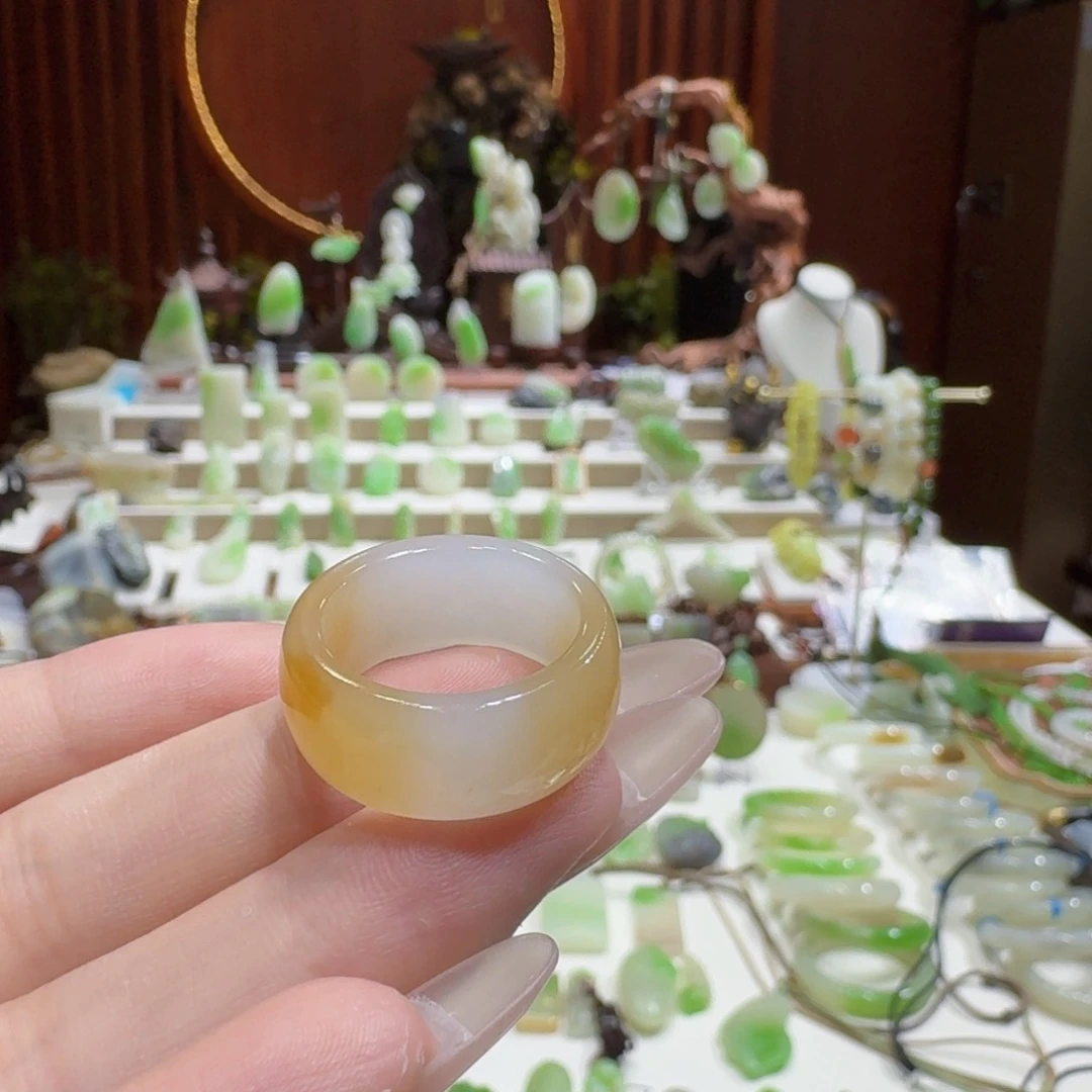 和田玉（糖玉）戒指未镶嵌金糖白肉宽版戒指卡18