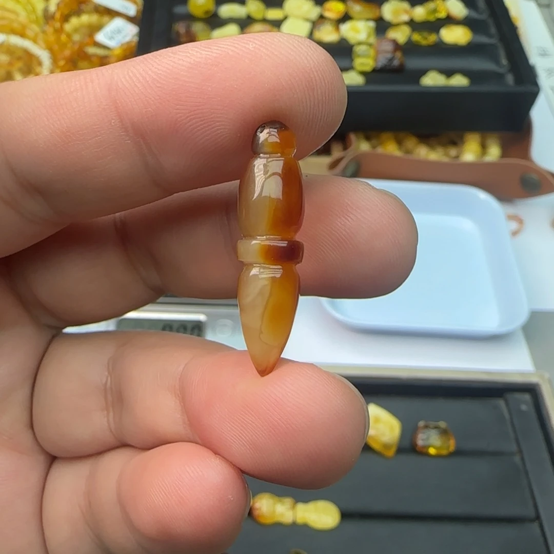 忽***道琥珀未镶嵌裸石1.13克