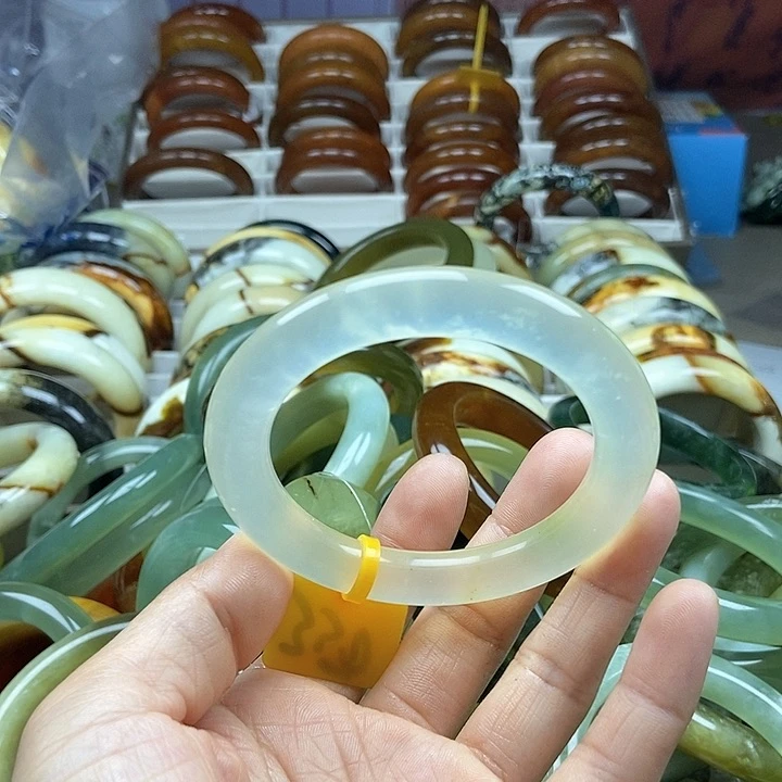 蛇纹石玉未镶嵌手镯