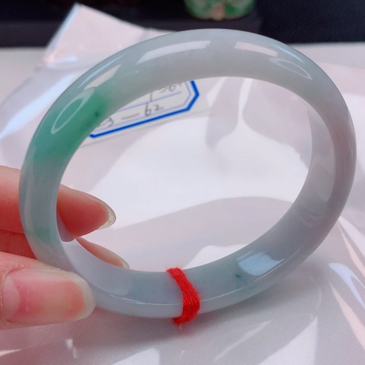 翡翠未镶嵌手镯（贵妃镯）