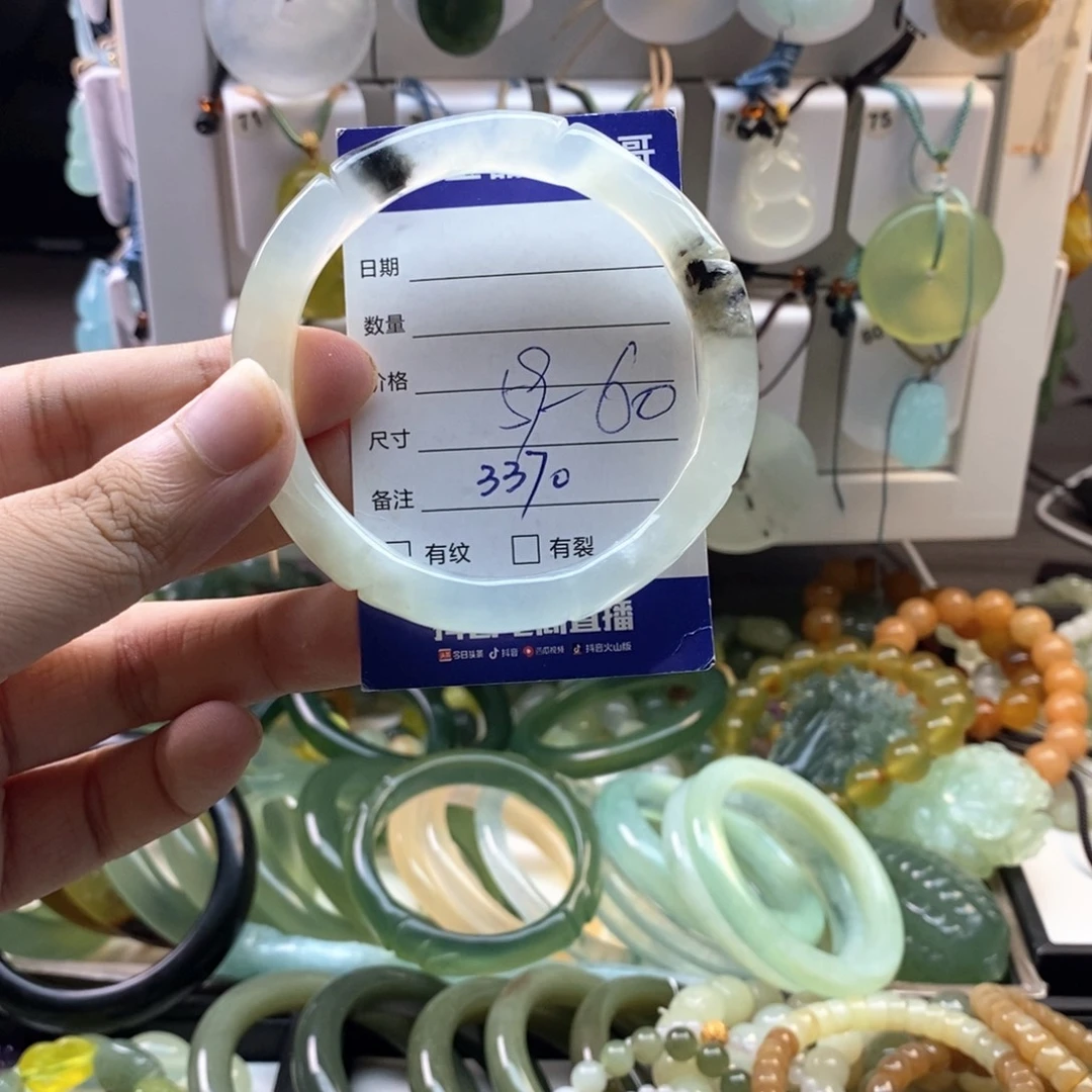未镶嵌蛇纹石玉颈饰