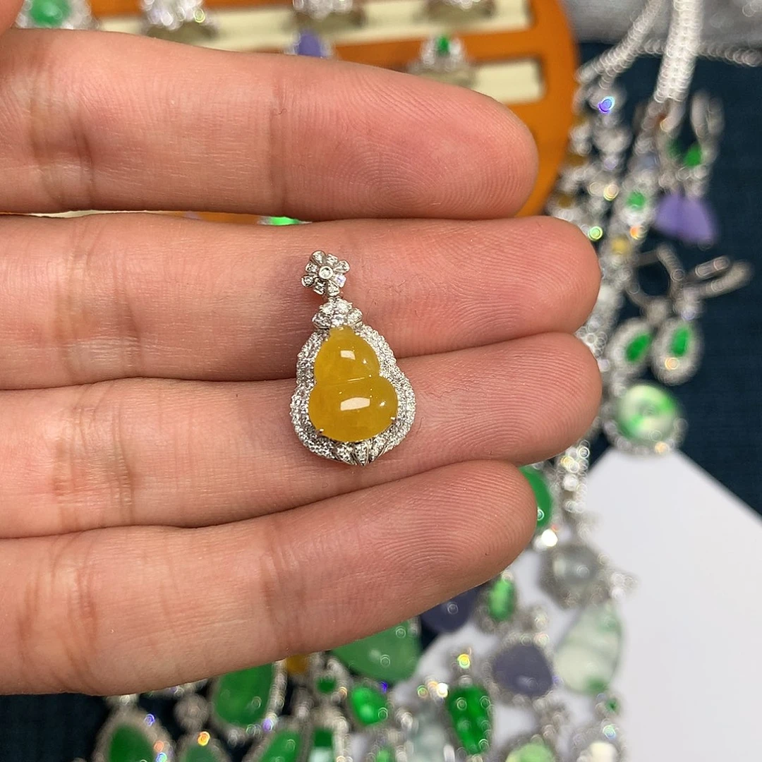 翡翠吊坠(不含链)18K金镶嵌黄葫芦