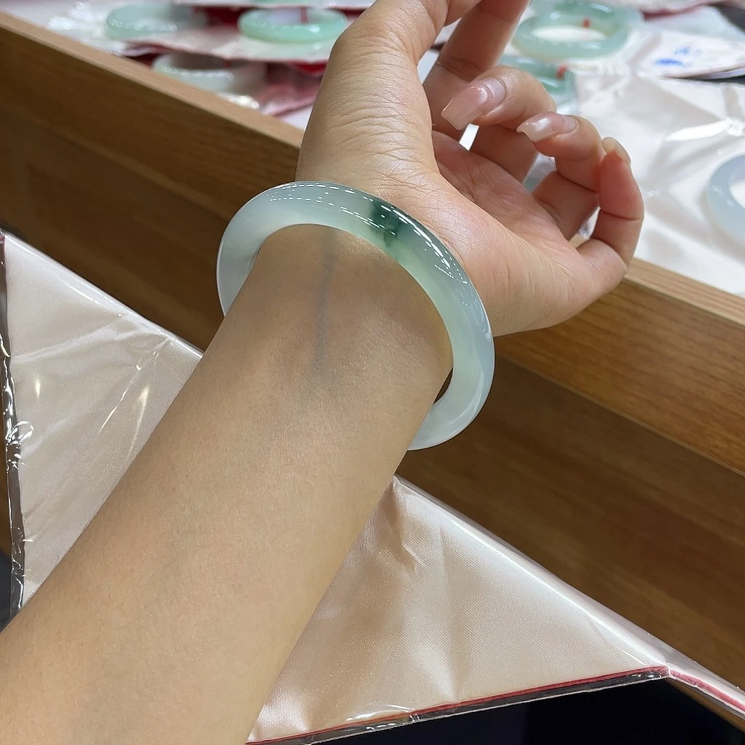 翡翠未镶嵌手镯56 号链接