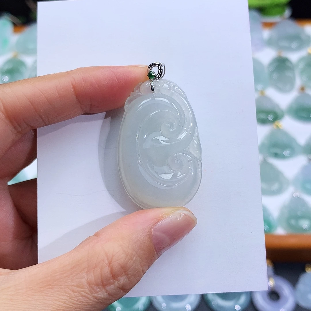 翡翠18K金镶嵌颈饰翡翠吊坠