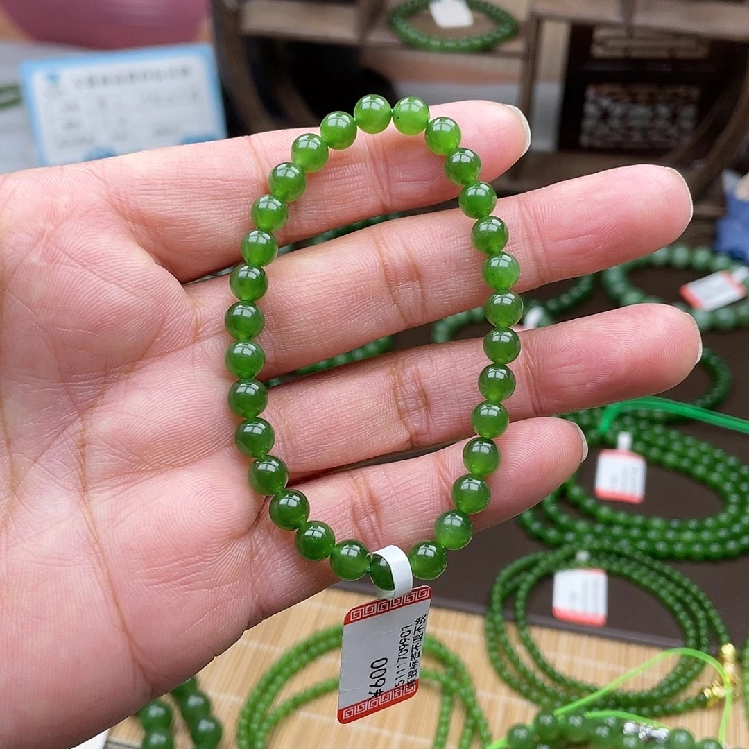 和田玉未镶嵌手链辣阳绿卡6