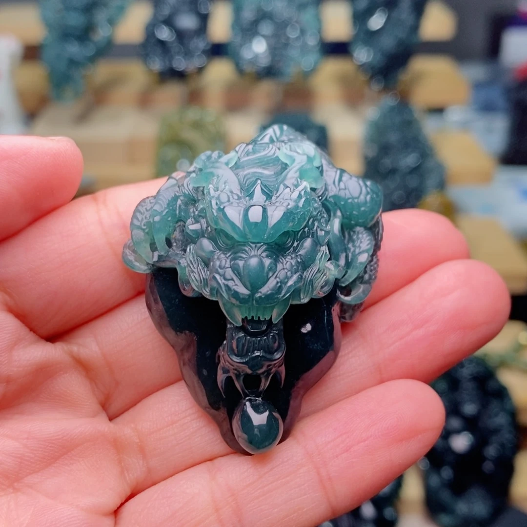 翡翠颈饰未镶嵌汪**忘龙头