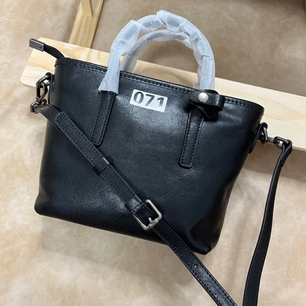 广州头层牛皮手工包  秋冬新品单肩斜挎休闲手拎包水桶女士包包