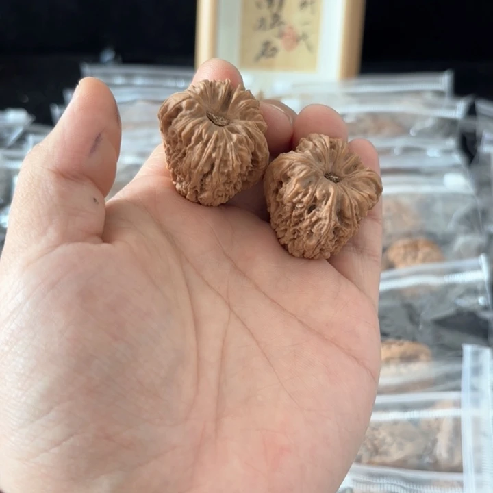 文玩核桃吊坠A**洋南将