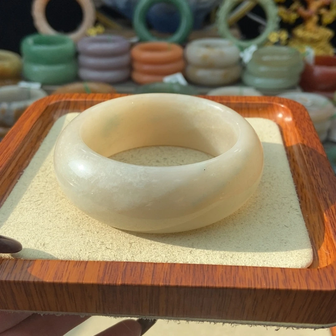 石英质玉未镶嵌手镯