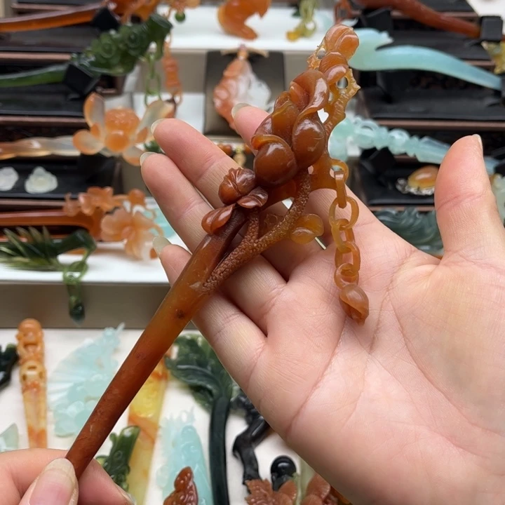 秋***果蛇纹石玉未镶嵌岫玉发簪