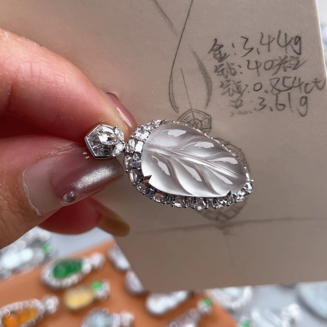 翡翠18K金镶嵌颈饰叶