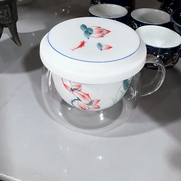 主人杯一个，瓷。。品茗