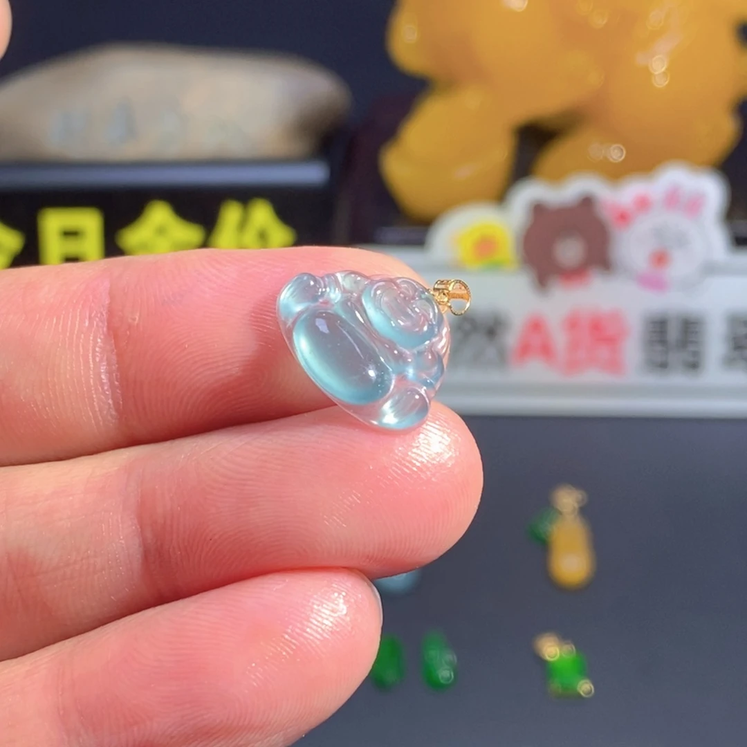 翡翠18K金镶嵌颈饰………………