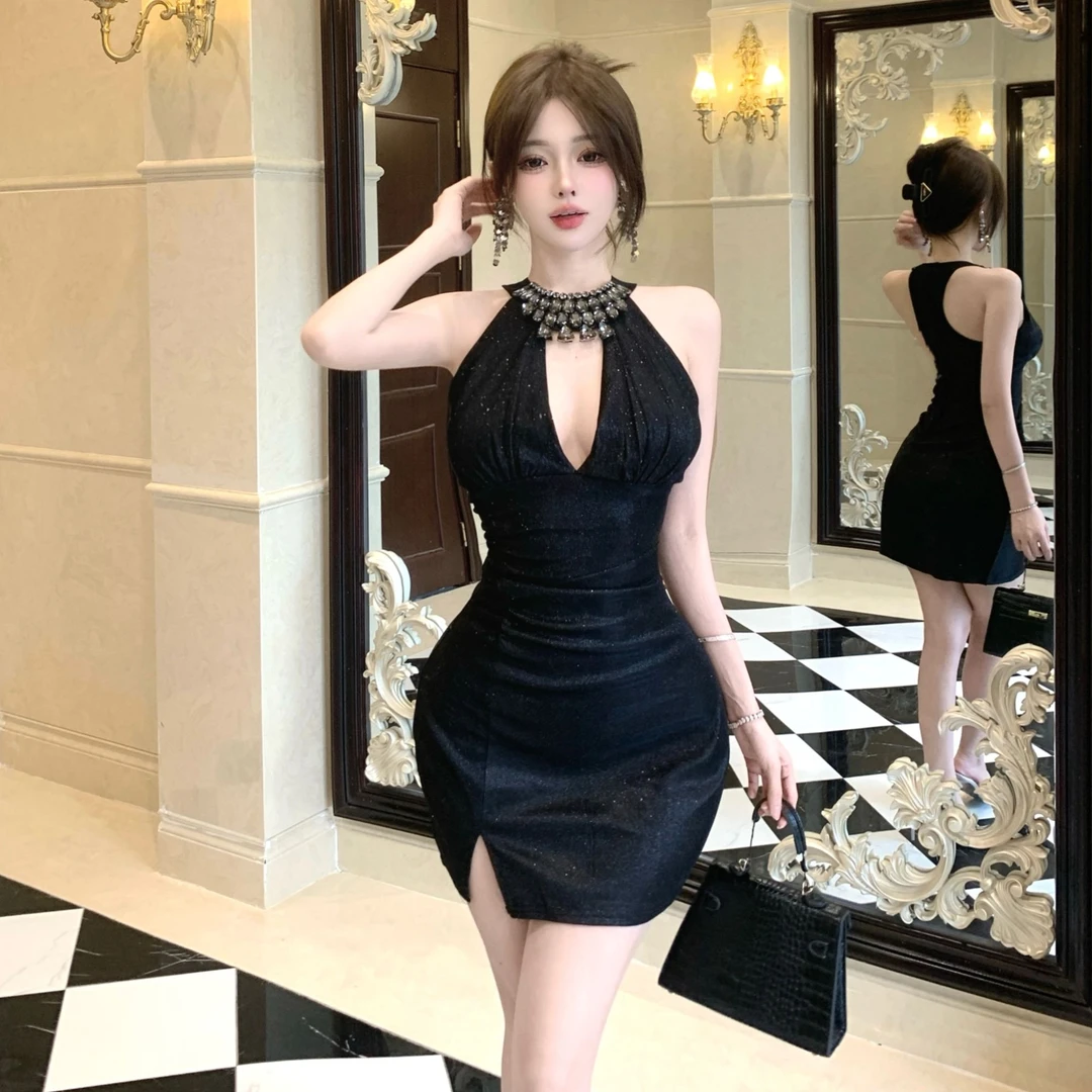 黑色挂脖连衣裙裙子女夏季修身收腰礼服夏天短裙纯欲露背后妈裙