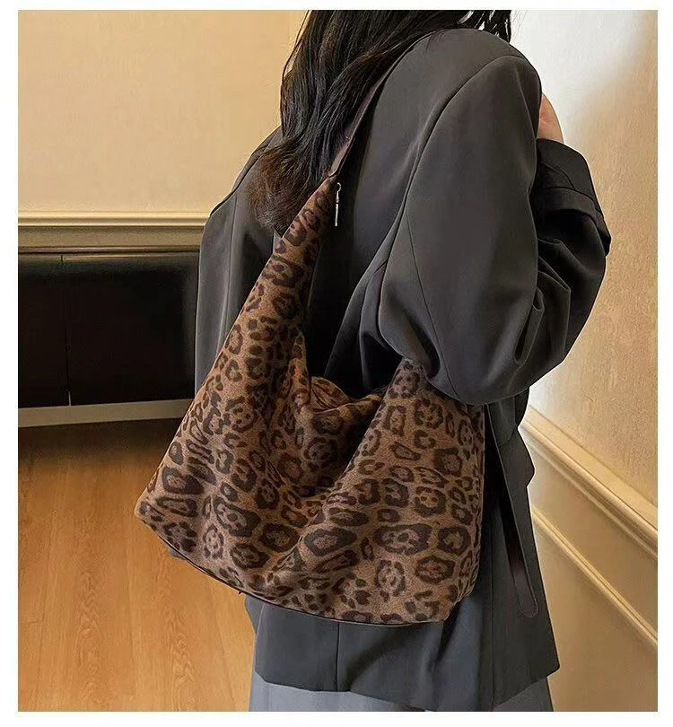 东大门超火小众百搭大容量麂皮绒单肩斜挎托特包