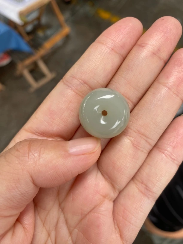 和田玉新疆且末青白平安扣21-24尺寸。多样性拍一发一