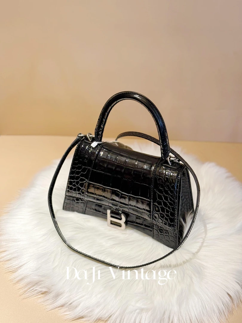 99新  大吉中古3/巴黎世家黑银压纹沙漏小号斜挎包