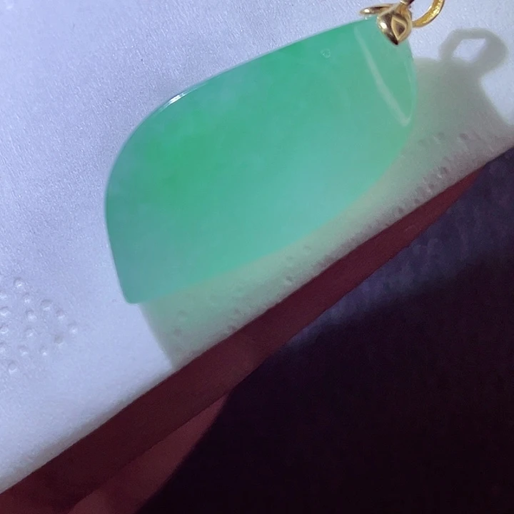 翡翠18K金镶嵌颈饰翡翠