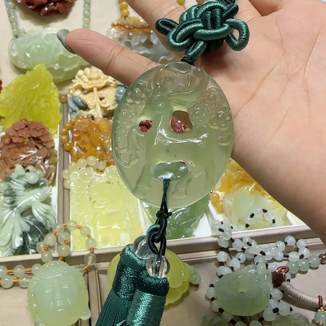 未镶嵌蛇纹石玉吊坠