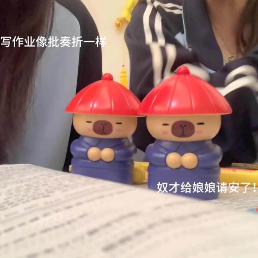 卡皮巴拉奴才给皇上请安了创意桌面摆件上班搭子解压发声公仔玩具