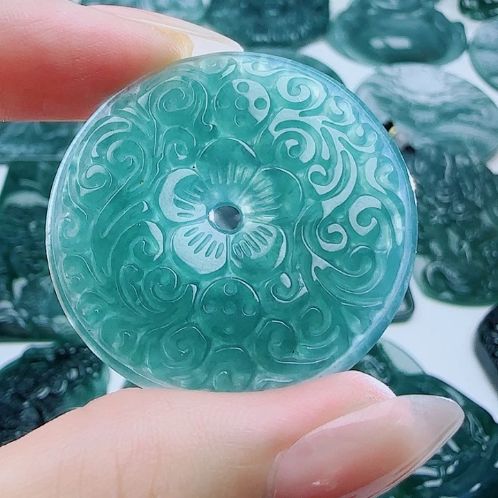 翡翠未镶嵌颈饰多样性发货天然的A货翡翠