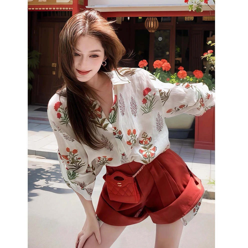 夏日绝美穿搭韩系chic小众不撞款洋气通勤风印花衬衫红色短裤套装