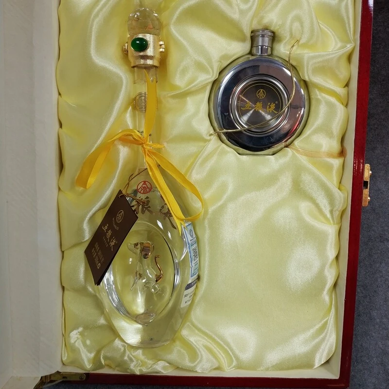 2005年五粮液33礼盒狗500ml56度-M25GP006A09-04