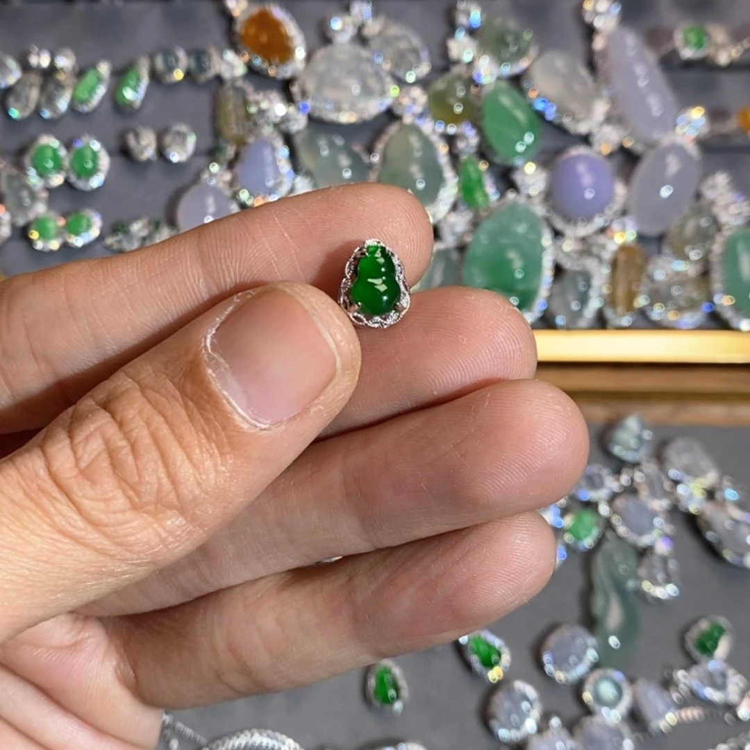 【闪购商品】翡翠颈饰未镶嵌初*?翡翠