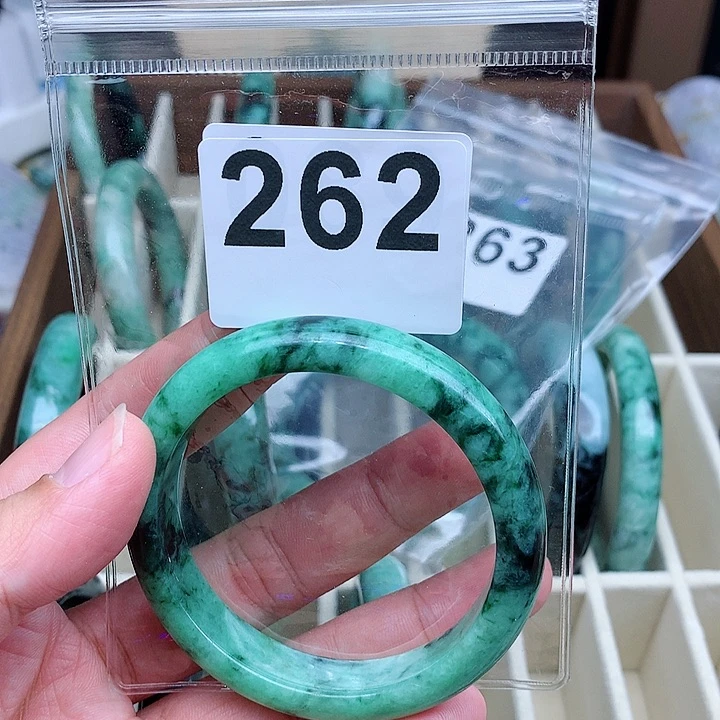 翡翠未镶嵌颈饰小*翡翠