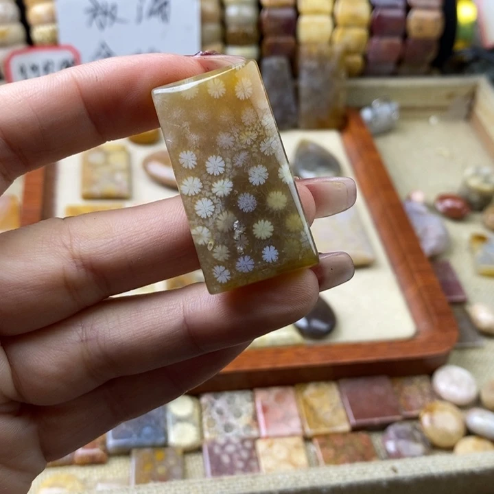 石英岩玉合金颈饰
