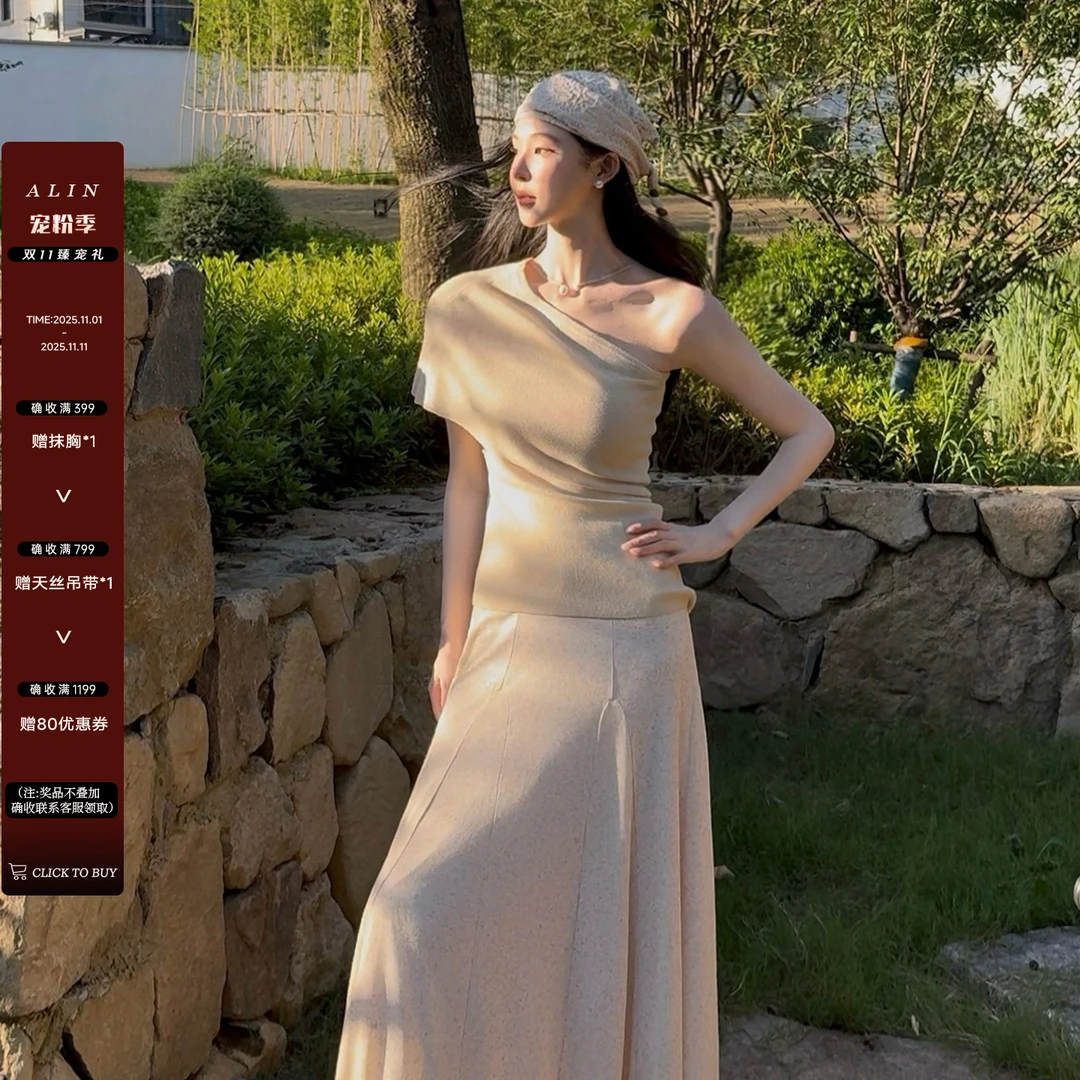 阿琳ALIN【米调解构】米色露肩针织衫女不对称镂空斜肩上衣AL5GZZ17