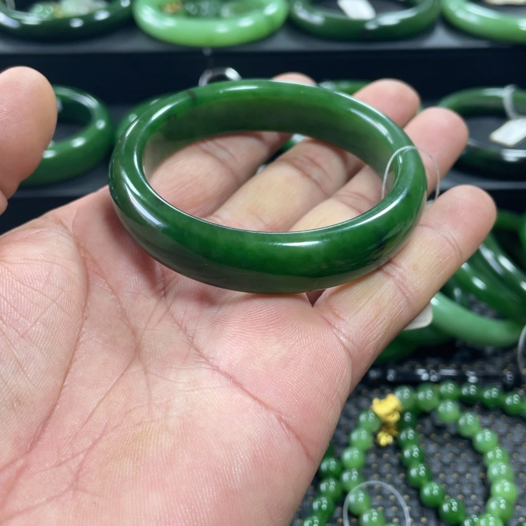 和田玉（碧玉）未镶嵌手镯