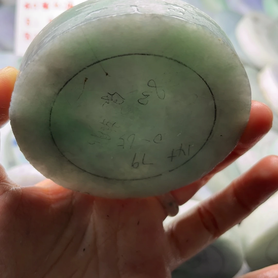 未镶嵌翡翠手镯定制翡翠