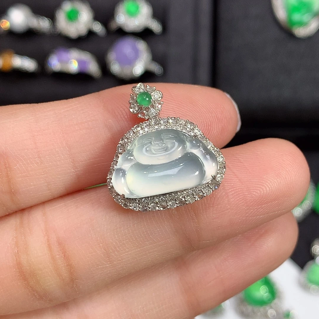 颈饰18K金镶嵌翡翠